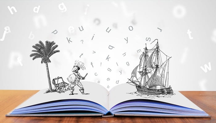 Aufgeschlagenes Buch mit gezeichnetem Piraten, Palme und Segelschiff, über dem einzelne Buchstaben schweben