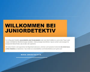 Startseite von Juniordetektiv mit orangefarbener Begrüßungsfläche und blauem Hintergrund